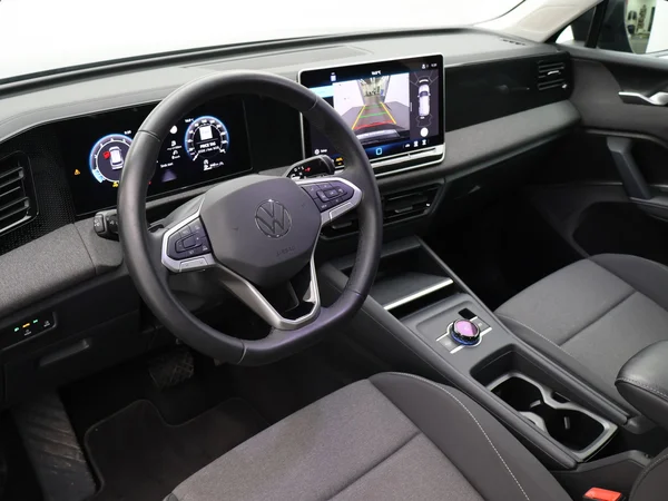 VOLKSWAGEN Tiguan (2025) — foto 8 van 27