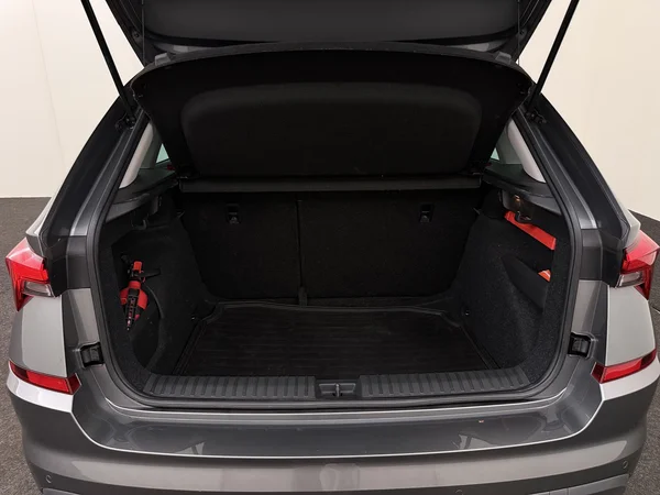 SKODA Kamiq (2022) — foto 8 van 27