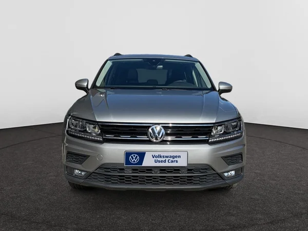 VOLKSWAGEN Tiguan (2018) — foto 16 van 18