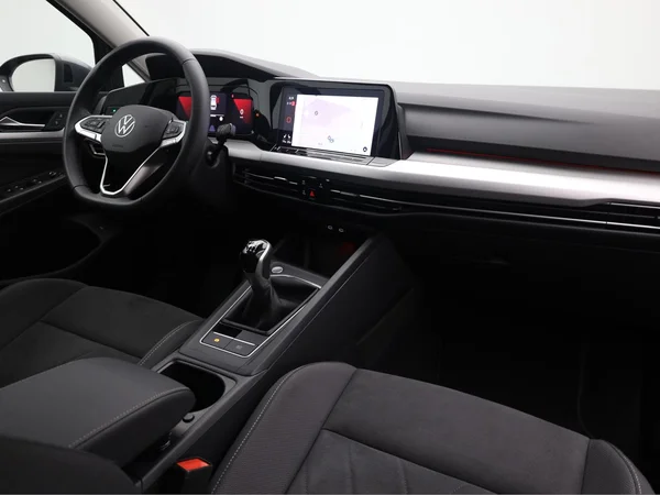 VOLKSWAGEN Golf VIII SW (2024) — foto 13 van 19