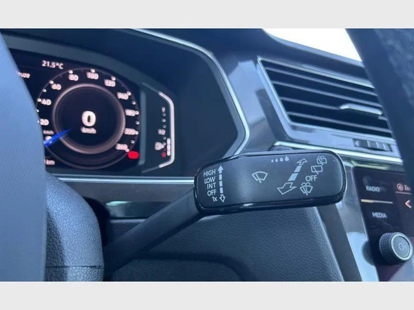 Volkswagen Tiguan (2022) — foto 17 van 29