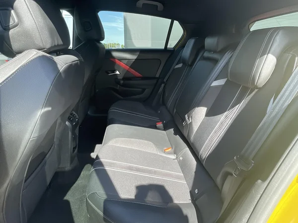 Opel Astra (2022) — foto 5 van 22