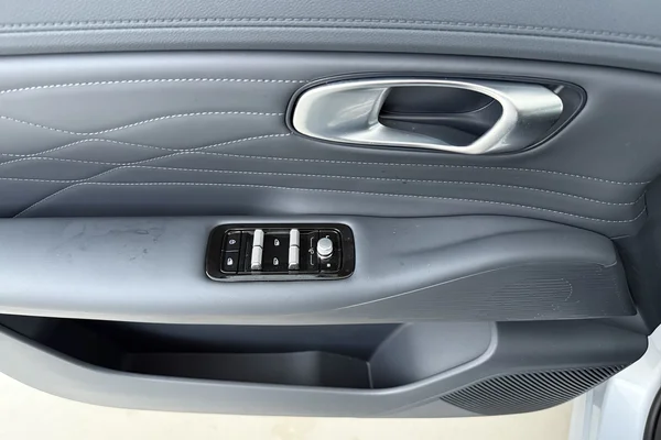 GEELY Starray EM-i (PHEV) (2026) — foto 9 van 17
