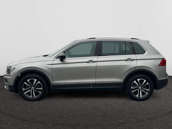 VOLKSWAGEN Tiguan (2020) — foto 10 van 18