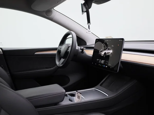 Tesla Model Y (2022) — foto 28 van 42
