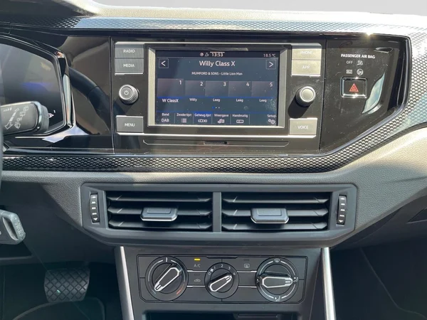 VOLKSWAGEN Polo (2023) — foto 2 van 21