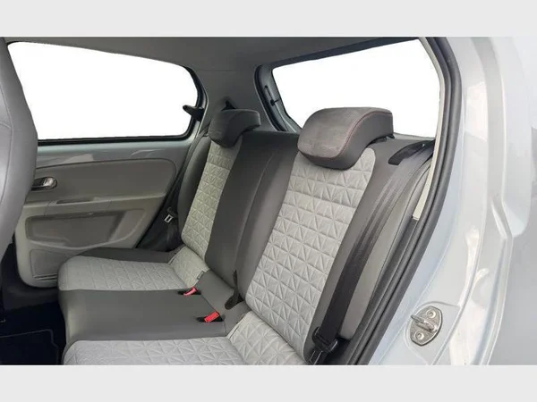 Volkswagen UP! (2017) — foto 2 van 25
