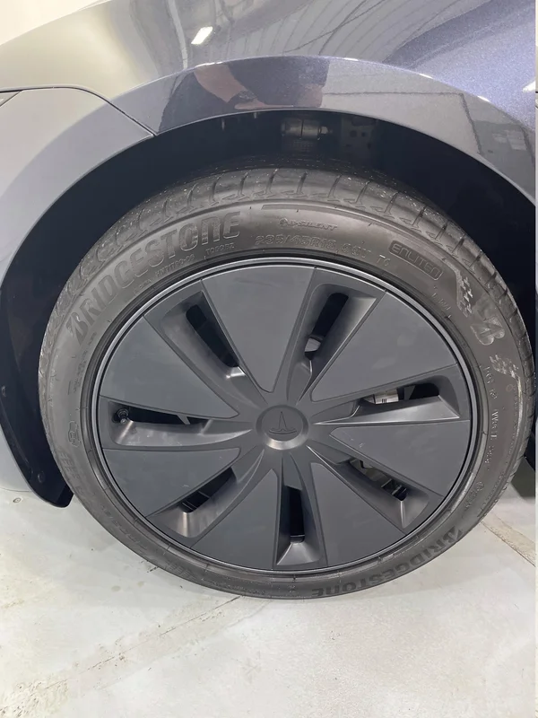 Tesla Model 3 (2024) — foto 24 van 40