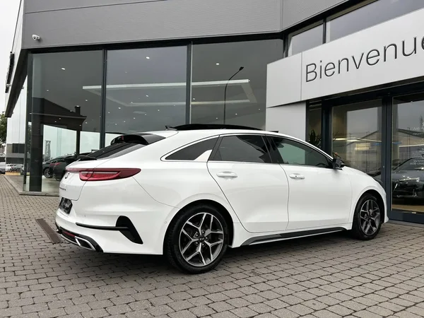 Kia Proceed (2019) — foto 19 van 27