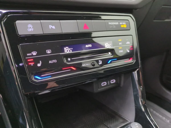 VOLKSWAGEN T-Cross (2024) — foto 12 van 15