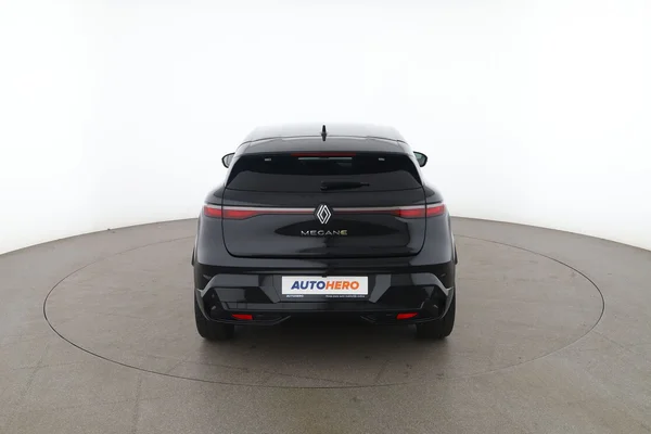 Renault Megane E Tech (2022) — foto 12 van 17
