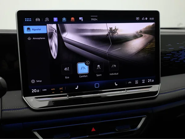 VOLKSWAGEN Tiguan (2024) — foto 15 van 24
