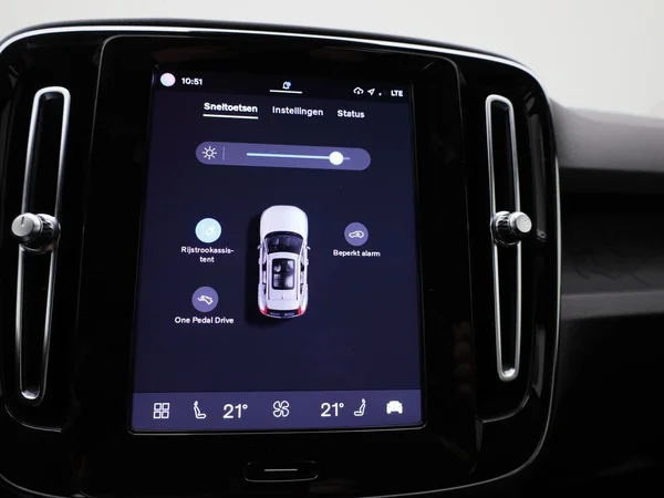Volvo XC40 (2023) — foto 18 van 41