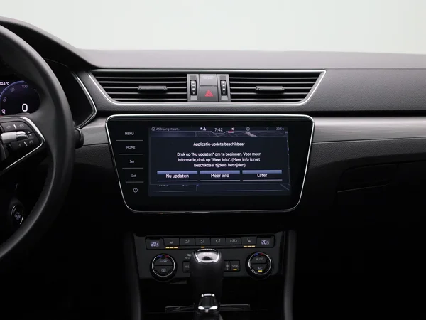 Škoda Superb (2022) — foto 3 van 47