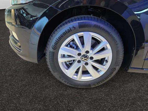 VOLKSWAGEN Touran (2026) — foto 12 van 15