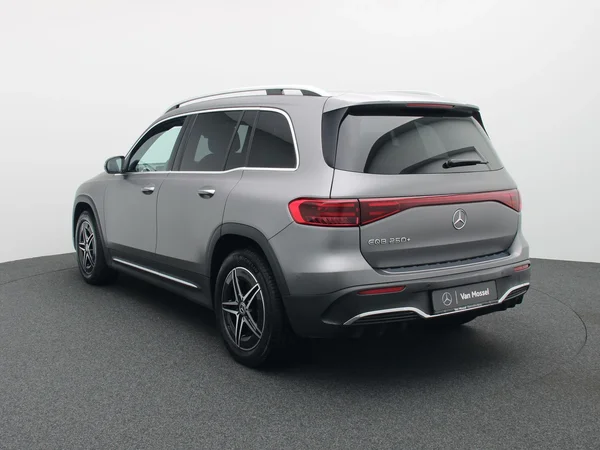 Mercedes-Benz EQB (2025) — foto 12 van 32