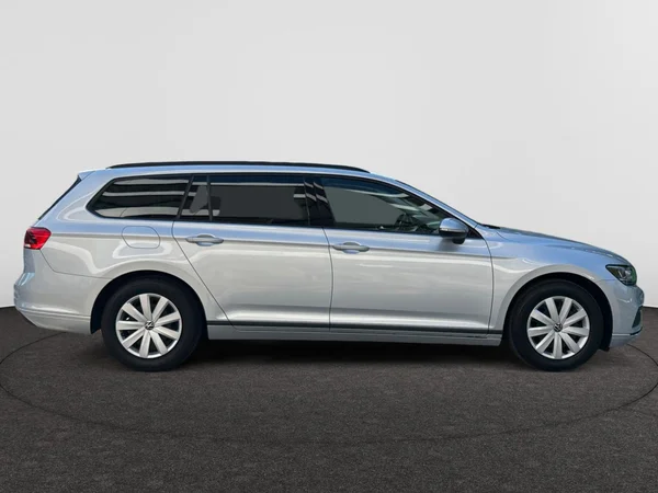 VOLKSWAGEN Passat Variant Dsl (2022) — foto 21 van 24