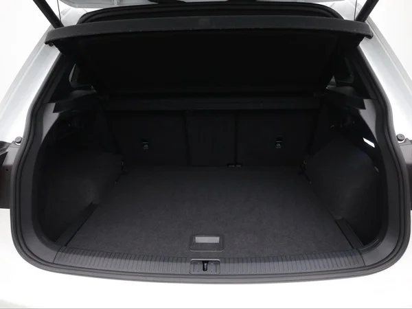 VOLKSWAGEN Tiguan (2023) — foto 2 van 23