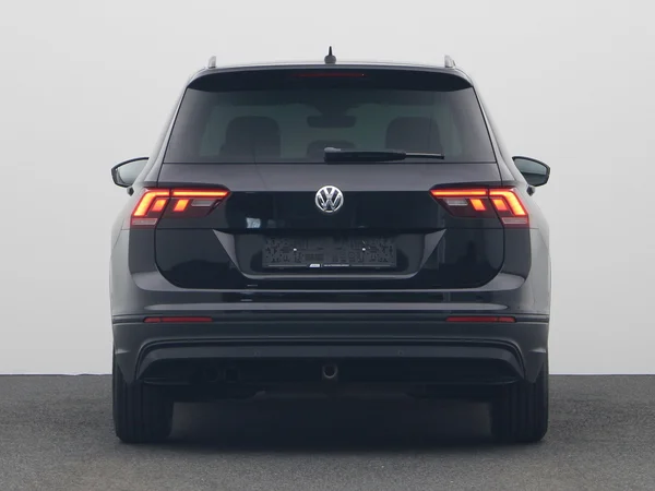 VOLKSWAGEN Tiguan (2019) — foto 13 van 18