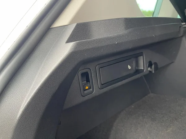 VOLKSWAGEN Tiguan (2021) — foto 15 van 24
