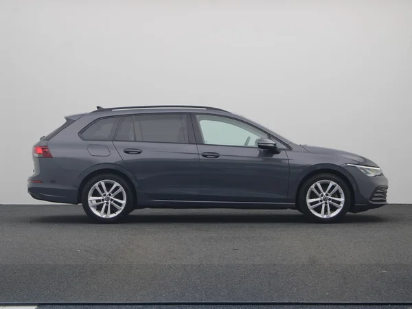 VOLKSWAGEN Golf VIII SW (2023) — foto 17 van 19