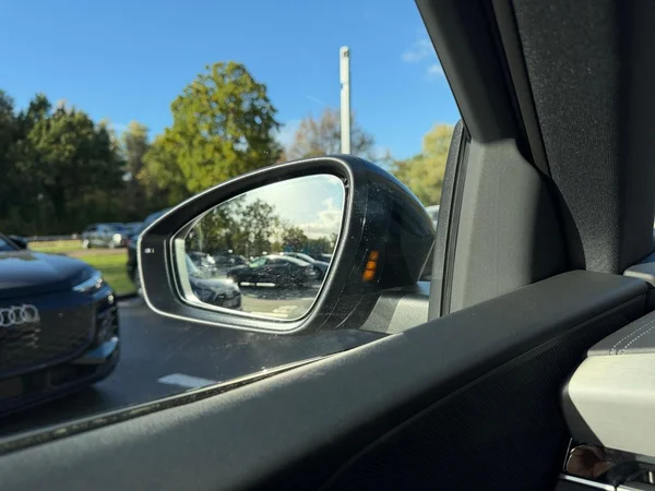 AUDI Q6 e-tron (2026) — foto 8 van 24