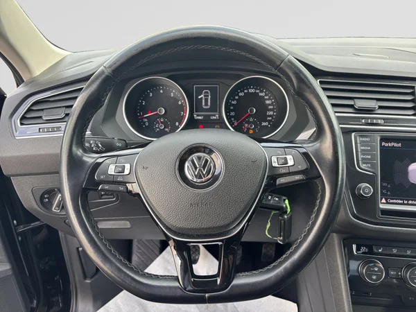 VOLKSWAGEN Tiguan (2016) — foto 4 van 16
