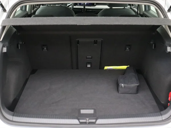 VOLKSWAGEN Golf (2024) — foto 8 van 27