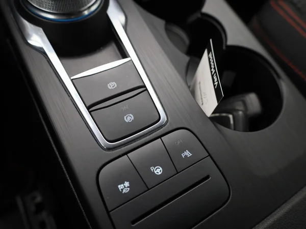Ford Kuga (2022) — foto 17 van 41