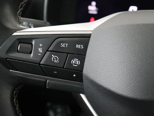 SEAT Leon (2023) — foto 9 van 27