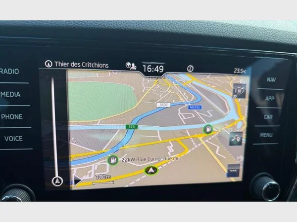 Skoda Karoq (2023) — foto 9 van 25