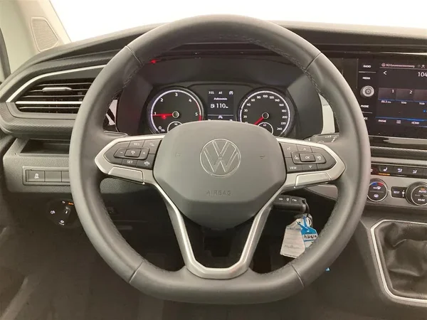 VOLKSWAGEN Multivan T6.1 (2022) — foto 13 van 26