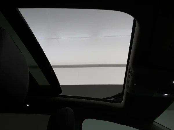 Volkswagen Touran (2021) — foto 4 van 28
