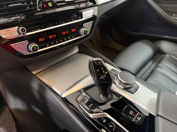 BMW 530 (2022) — foto 9 van 30