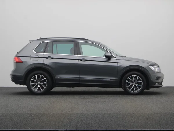 VOLKSWAGEN Tiguan (2019) — foto 19 van 21