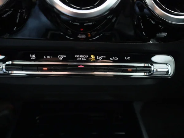 Mercedes-Benz GLA (2022) — foto 17 van 41