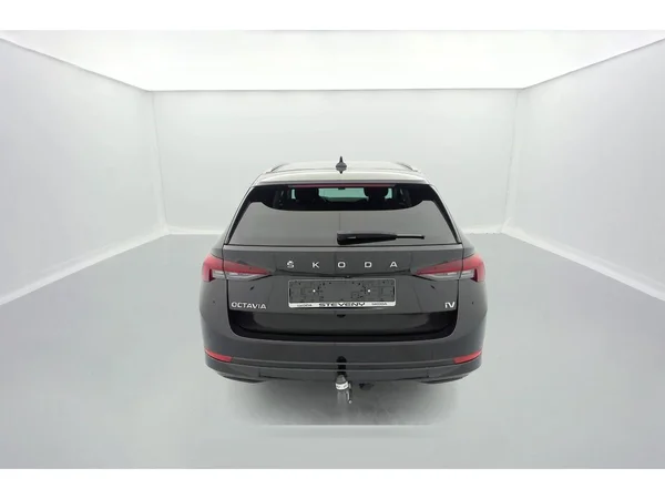 SKODA Octavia Combi PHEV (2021) — foto 9 van 37