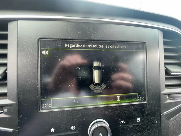 Renault Mégane Grand Tour (2018) — foto 10 van 24