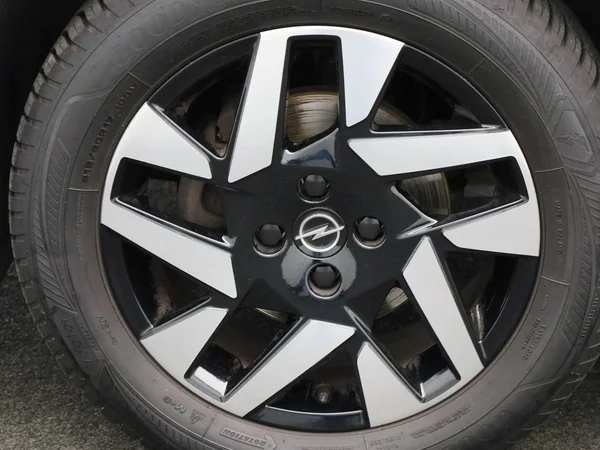 Opel Mokka (2023) — foto 6 van 36