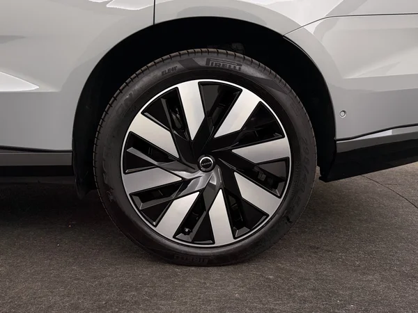 VOLVO EX90 (2025) — foto 7 van 32