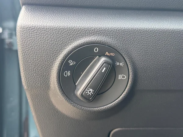 VOLKSWAGEN T-Roc (2025) — foto 2 van 19
