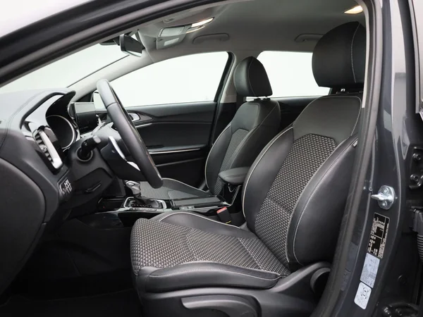 Kia cee'd (2024) — foto 12 van 19