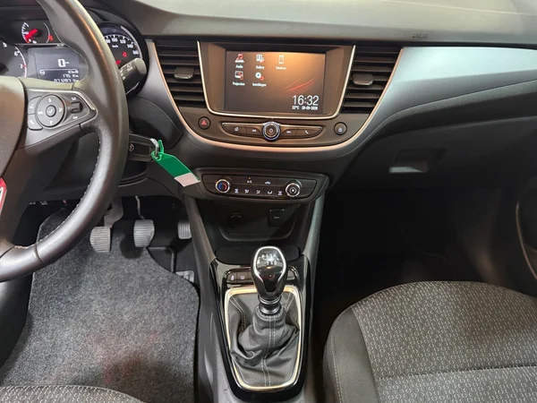 Opel Crossland (2022) — foto 13 van 30