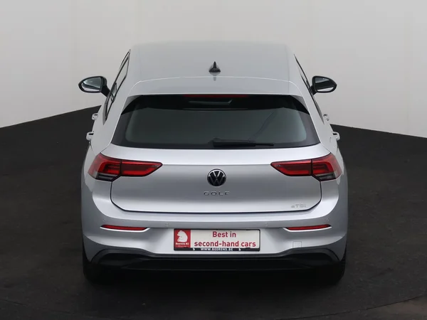 VOLKSWAGEN Golf (2024) — foto 24 van 27