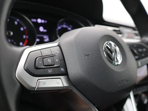 Volkswagen Passat (2020) — foto 2 van 23
