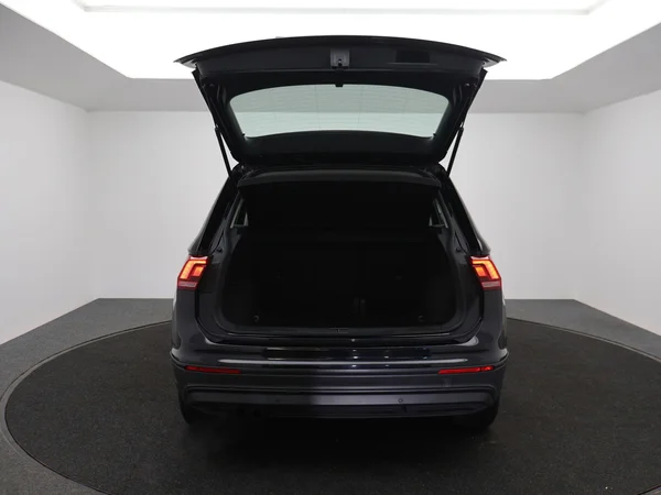 VOLKSWAGEN Tiguan (2019) — foto 7 van 25