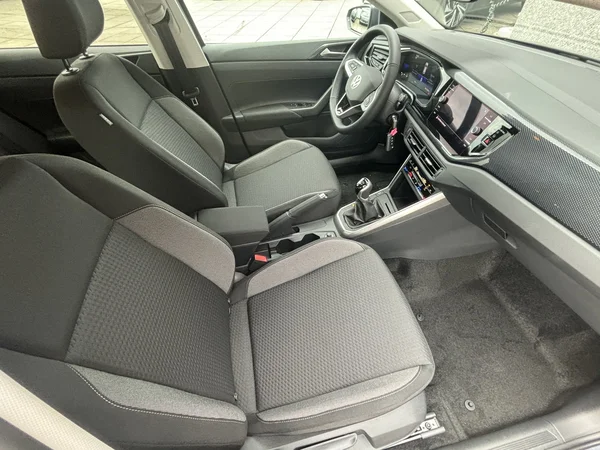 VOLKSWAGEN Polo (2024) — foto 3 van 15