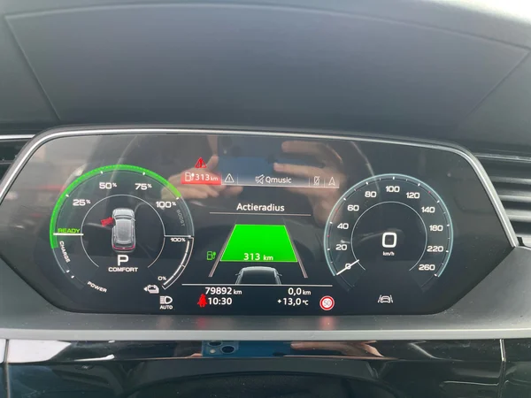 AUDI e-tron (2019) — foto 14 van 24