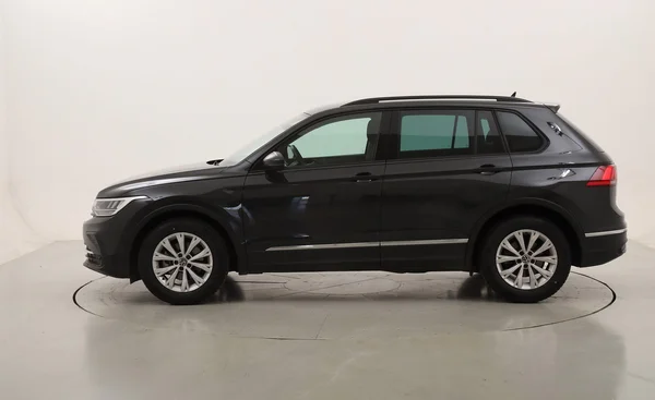 Volkswagen Tiguan (2023) — foto 12 van 37