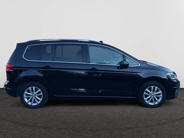 VOLKSWAGEN Touran (2018) — foto 21 van 24
